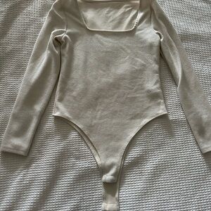 Women’s slim fit white long sleeve bodysuit size medium